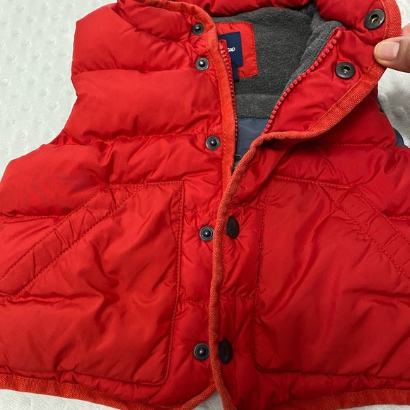 Gap Toddler’s Puffer Vest (12-18M) - Picture 2 of 6